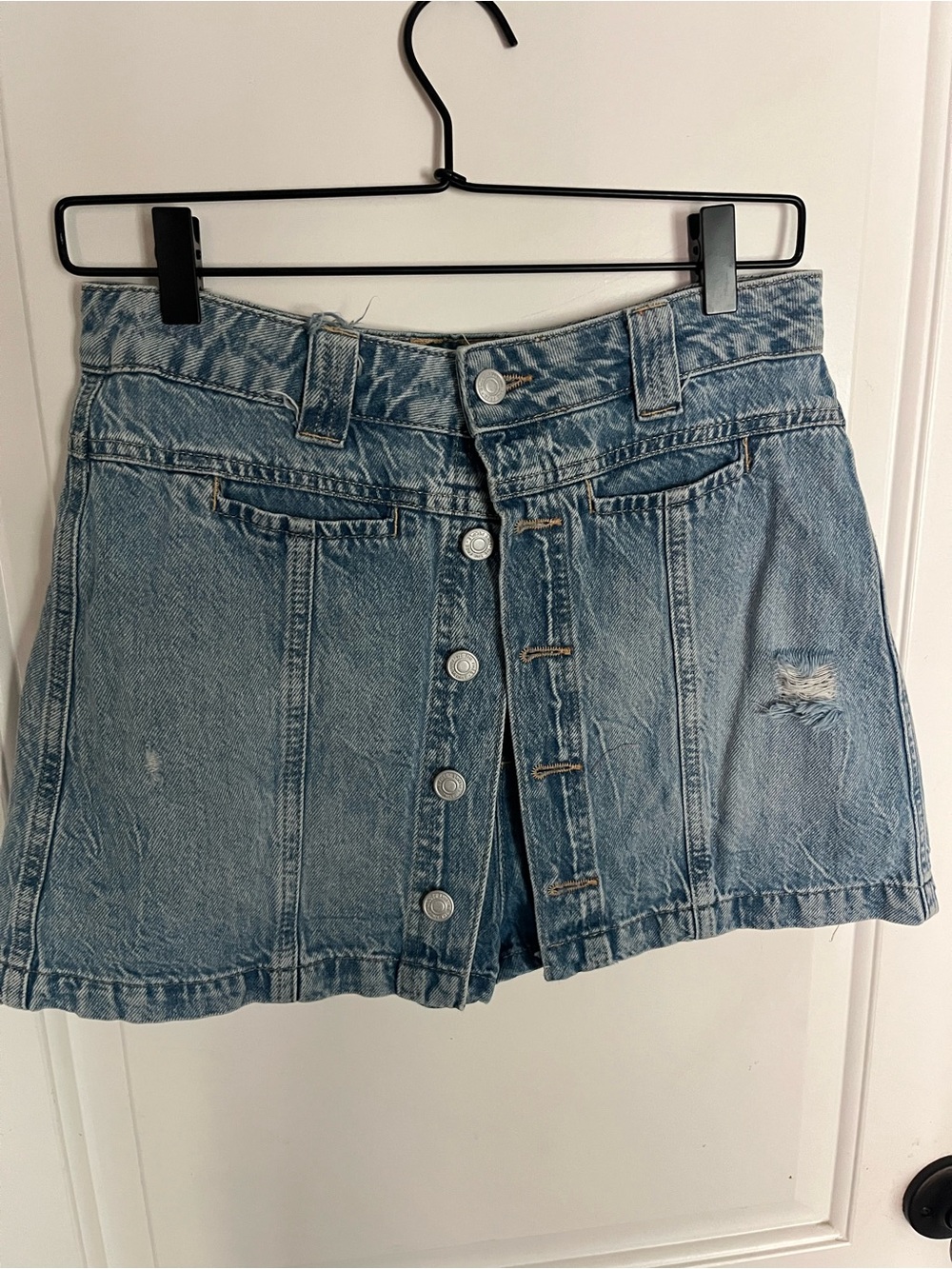 We The Free Light Blue Button-Front Denim Mini Skirt/squart.  Lightly distressed